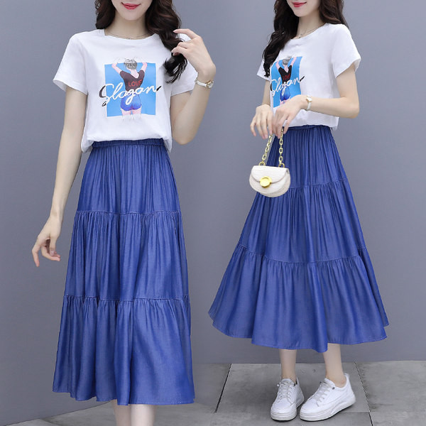 Ikdienas sieviešu komplekts izgrieztiem svārkiem un T-kreklam ar apdruku