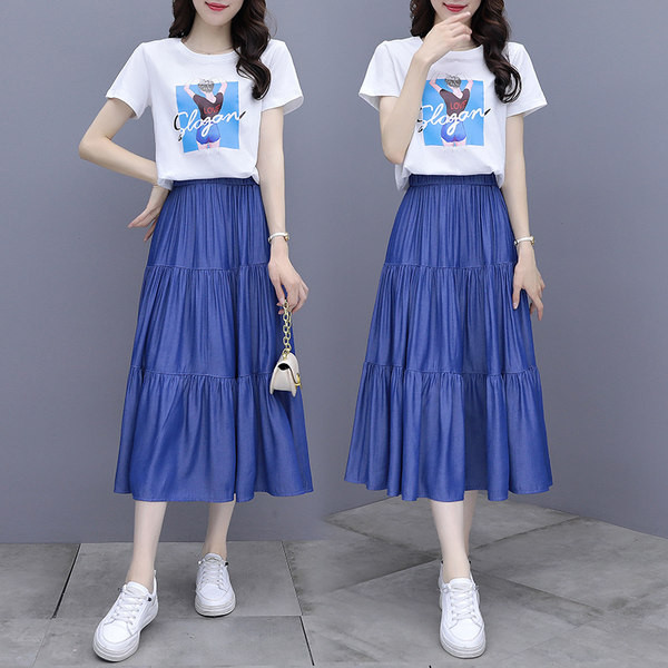 Ikdienas sieviešu komplekts izgrieztiem svārkiem un T-kreklam ar apdruku