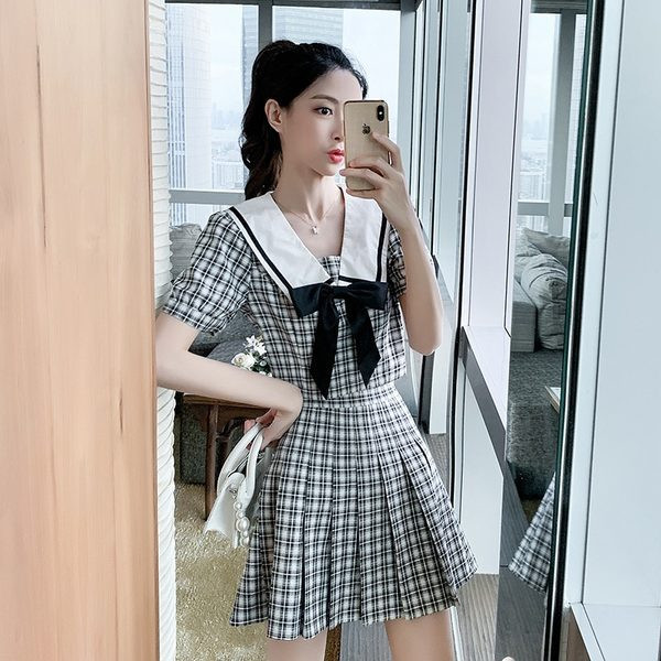 Rūtains sieviešu komplekts - īss krekliņš un kroku svārki