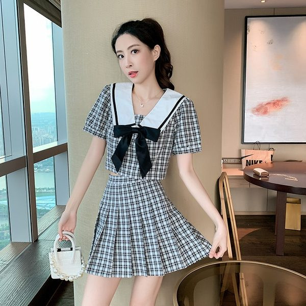 Rūtains sieviešu komplekts - īss krekliņš un kroku svārki