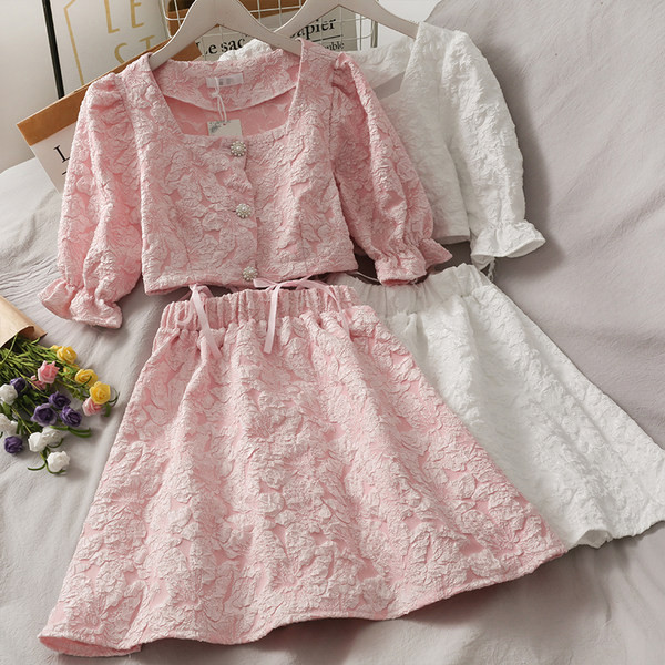 Kaasaegne naiste komplekt pitsi ja nööpidega