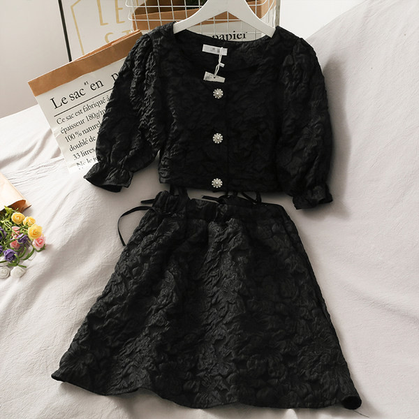 Kaasaegne naiste komplekt pitsi ja nööpidega