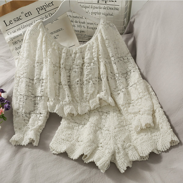 Sieviešu komplekts no divām daļām - šorti un blūze