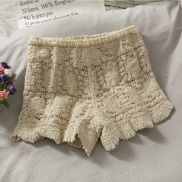 Sieviešu komplekts no divām daļām - šorti un blūze