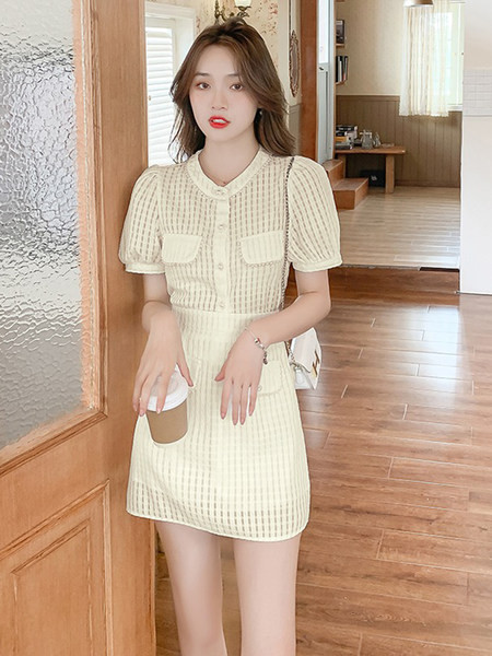 Modern női szett - gyöngyökkel díszített szoknya és ing