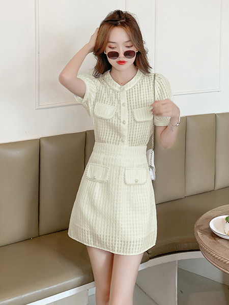 Modern női szett - gyöngyökkel díszített szoknya és ing