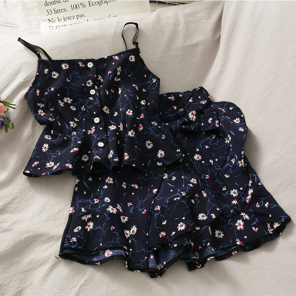 Jauna modeļa sieviešu komplekts un svārki