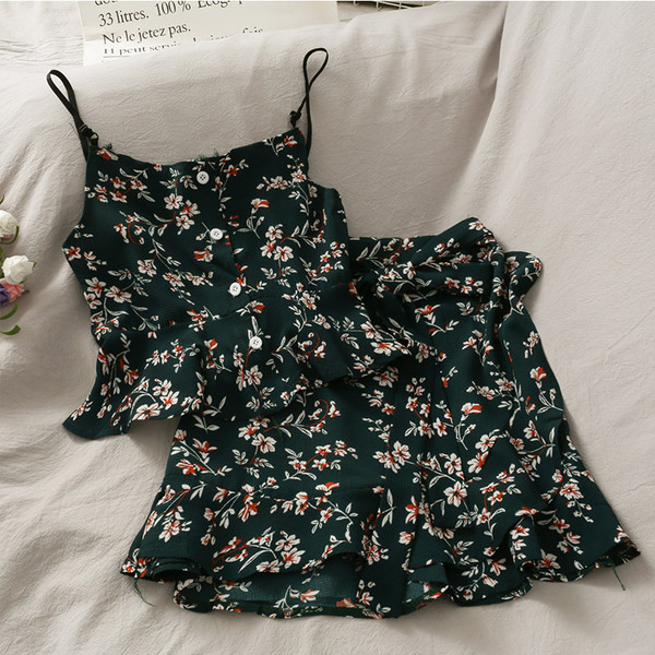 Jauna modeļa sieviešu komplekts un svārki