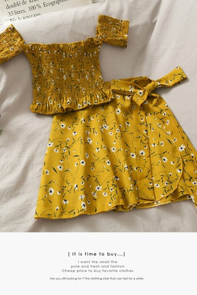 Dienas komplekts no divām daļām - blūze un svārki