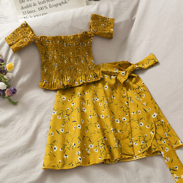 Dienas komplekts no divām daļām - blūze un svārki