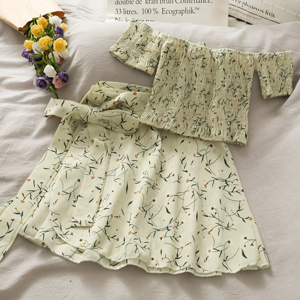 Dienas komplekts no divām daļām - blūze un svārki