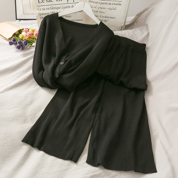 Naiste komplekt kahest osast - vest ja püksid