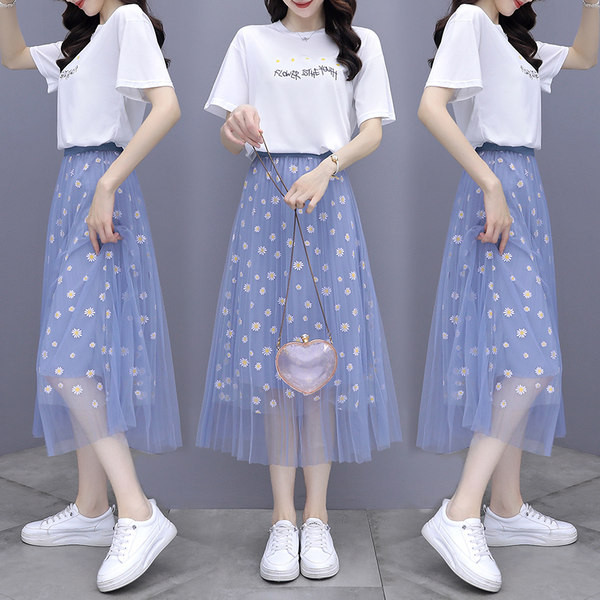 Καθημερινό γυναικείο σετ από δύο μέρη - φούστα και μπλουζάκι με κοντά μανίκια