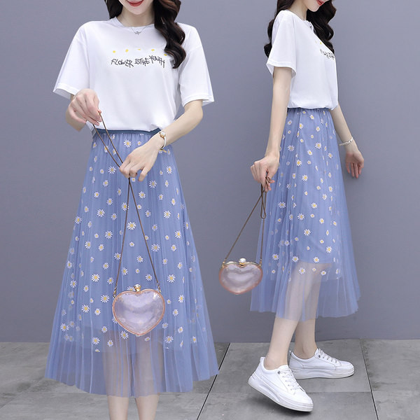 Καθημερινό γυναικείο σετ από δύο μέρη - φούστα και μπλουζάκι με κοντά μανίκια