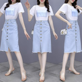 Naiste igapäevane komplekt kaheosalisest T-särgist ja nööpidega teksaseelikust