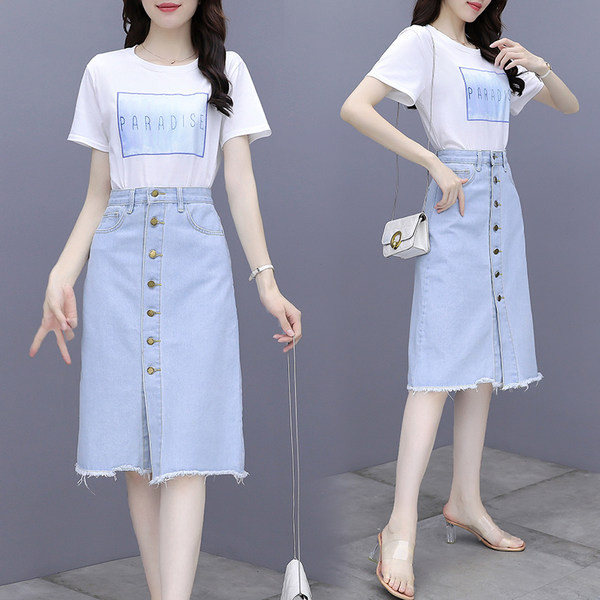 Naiste igapäevane komplekt kaheosalisest T-särgist ja nööpidega teksaseelikust