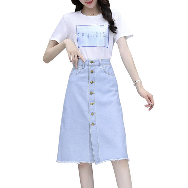 Naiste igapäevane komplekt kaheosalisest T-särgist ja nööpidega teksaseelikust