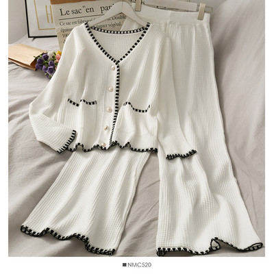 Kahest osast koosnev igapäevane komplekt - nööpide ja taskutega