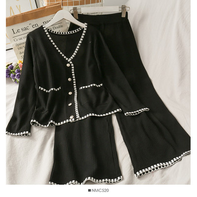 Kahest osast koosnev igapäevane komplekt - nööpide ja taskutega