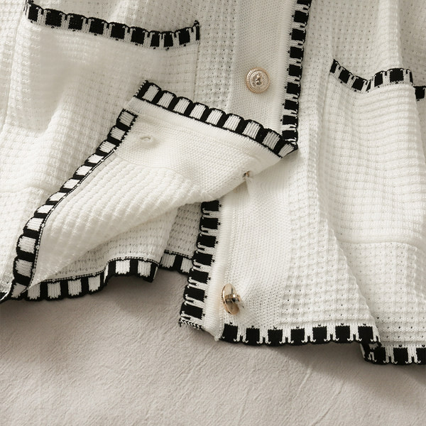 Kahest osast koosnev igapäevane komplekt - nööpide ja taskutega