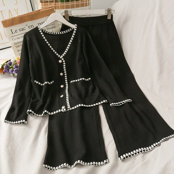 Kahest osast koosnev igapäevane komplekt - nööpide ja taskutega