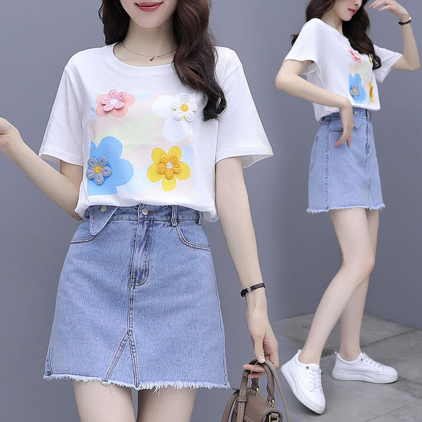 Moodne naiste kaheosaline lillemotiivi ja teksaseelikuga T-särk