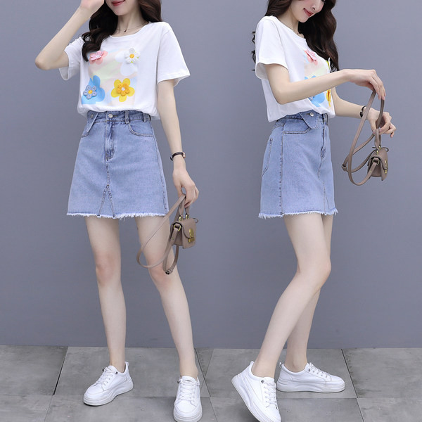 Moodne naiste kaheosaline lillemotiivi ja teksaseelikuga T-särk