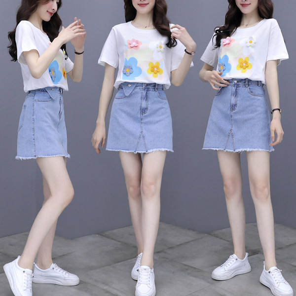 Moodne naiste kaheosaline lillemotiivi ja teksaseelikuga T-särk