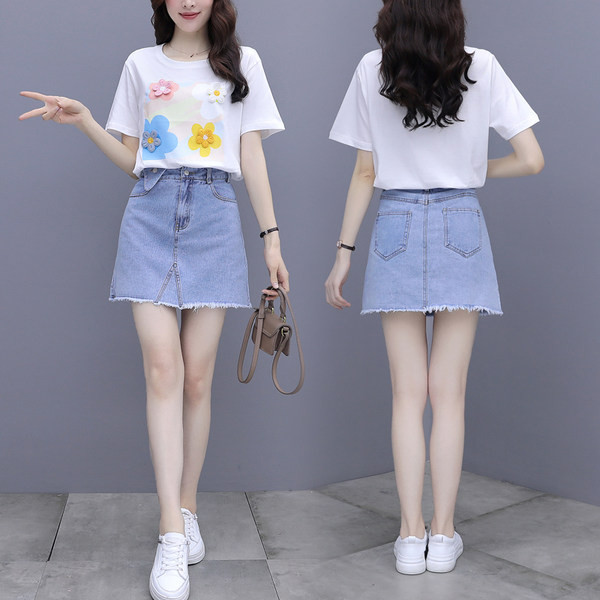 Moodne naiste kaheosaline lillemotiivi ja teksaseelikuga T-särk