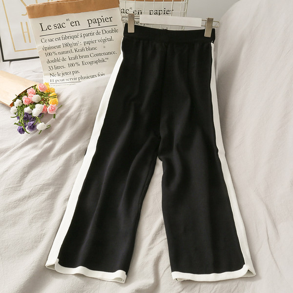 Sieviešu komplekts no divām daļām-blūze ar rāvējslēdzēju un biksēm