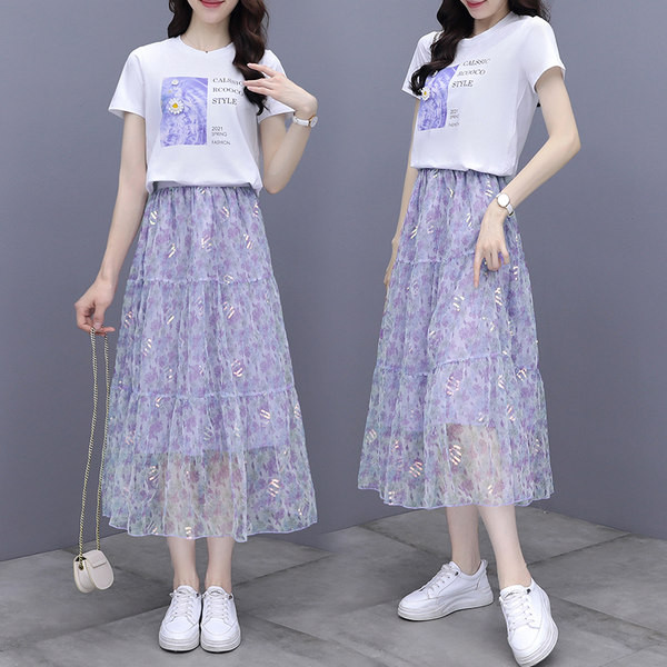 Jauna modeļa sieviešu komplekts no divu daļu T-krekla un piegrieztiem svārkiem