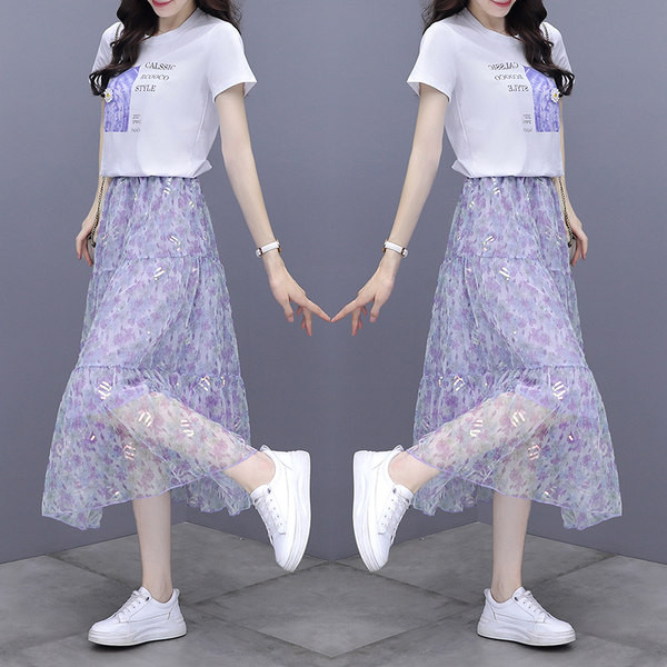 Jauna modeļa sieviešu komplekts no divu daļu T-krekla un piegrieztiem svārkiem