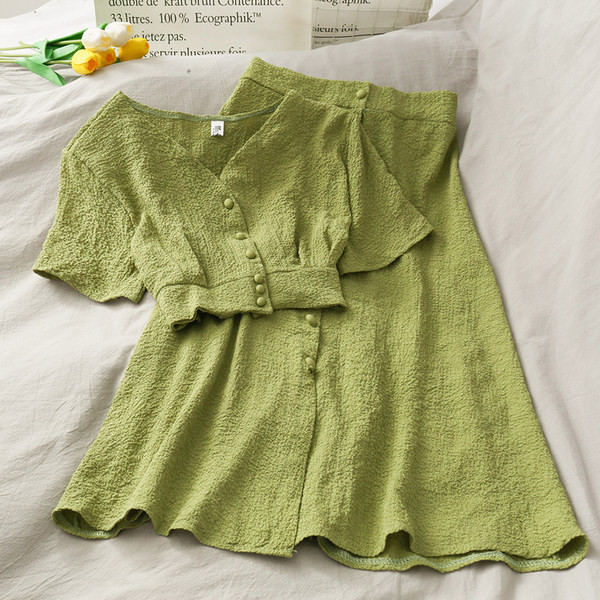 Vabaaja komplekt-pluus ja pikk seelik