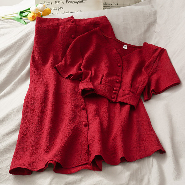 Vabaaja komplekt-pluus ja pikk seelik