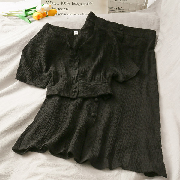 Vabaaja komplekt-pluus ja pikk seelik