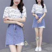 Moderns sieviešu komplekts no divām daļām - īsi džinsa svārki un blūze