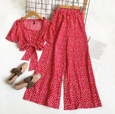 Jauna modeļa komplekts no divām daļām ar ziedu motīviem sievietēm