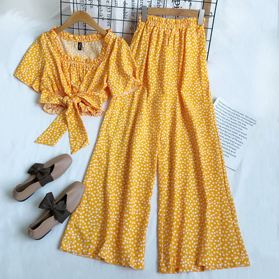 Jauna modeļa komplekts no divām daļām ar ziedu motīviem sievietēm