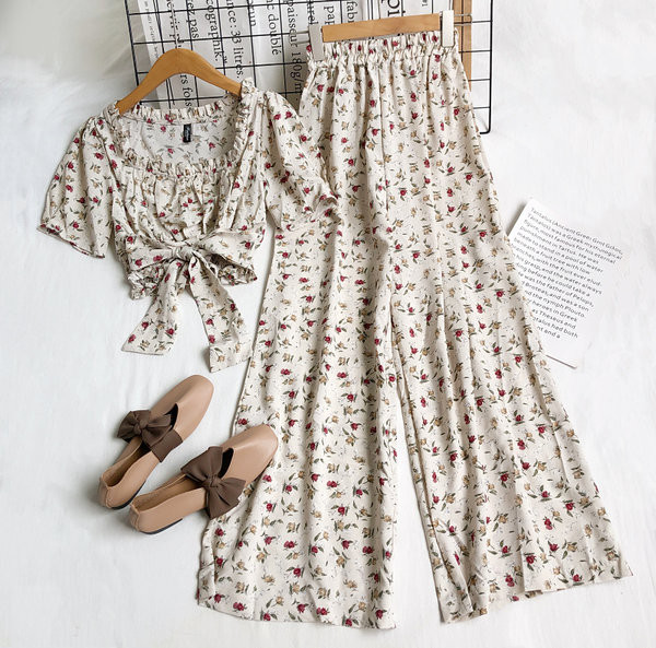 Jauna modeļa komplekts no divām daļām ar ziedu motīviem sievietēm