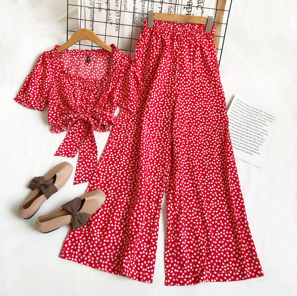 Jauna modeļa komplekts no divām daļām ar ziedu motīviem sievietēm