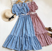 Sieviešu divdaļīgu svārku komplekts ar augstu vidukli un īsu topiņu ar saitēm