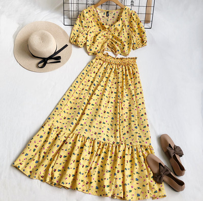 Sieviešu divdaļīgu svārku komplekts ar augstu vidukli un īsu topiņu ar saitēm