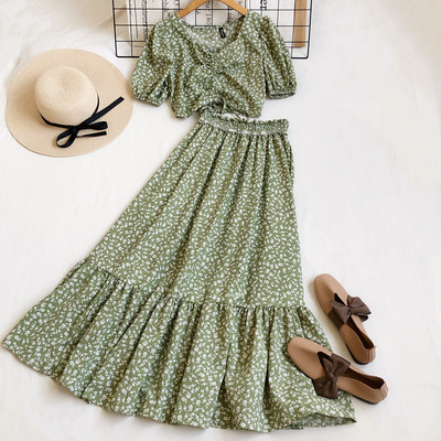 Sieviešu divdaļīgu svārku komplekts ar augstu vidukli un īsu topiņu ar saitēm