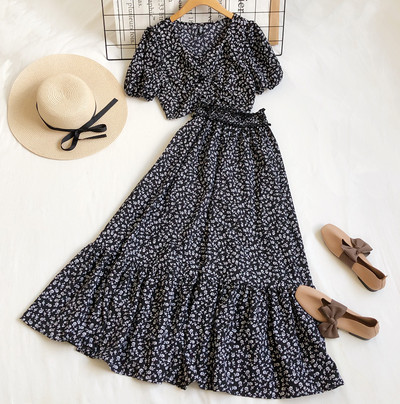 Sieviešu divdaļīgu svārku komplekts ar augstu vidukli un īsu topiņu ar saitēm