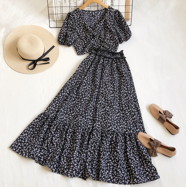 Sieviešu divdaļīgu svārku komplekts ar augstu vidukli un īsu topiņu ar saitēm