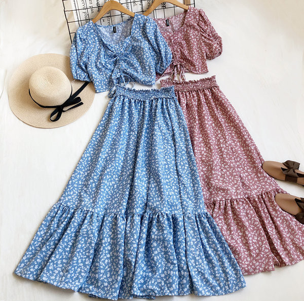 Sieviešu divdaļīgu svārku komplekts ar augstu vidukli un īsu topiņu ar saitēm