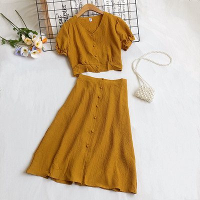 Kétrészes retro modellből álló női szett szoknyával és rövid felsővel