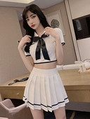 Női szett rövid blúzból és rakott szoknyából