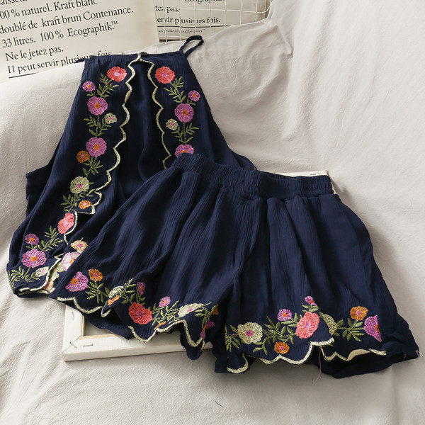 Naiste moodne tikandiga komplekt