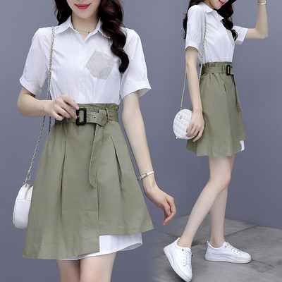 Új modell kétrészes ingből és rövid aszimmetrikus szoknyából álló női szett